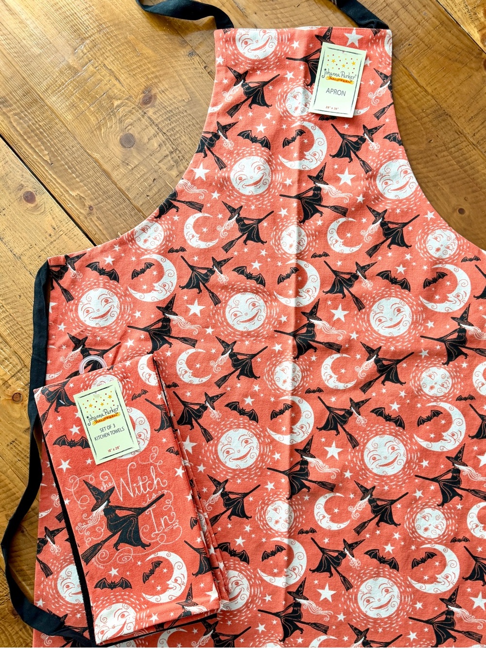 Halloween Apron with Matching kitchen towels Bundle